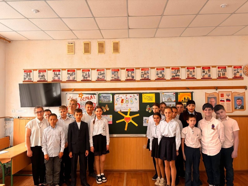 В школах Старобешевского округа прошли мероприятия к Международному дню семьи.