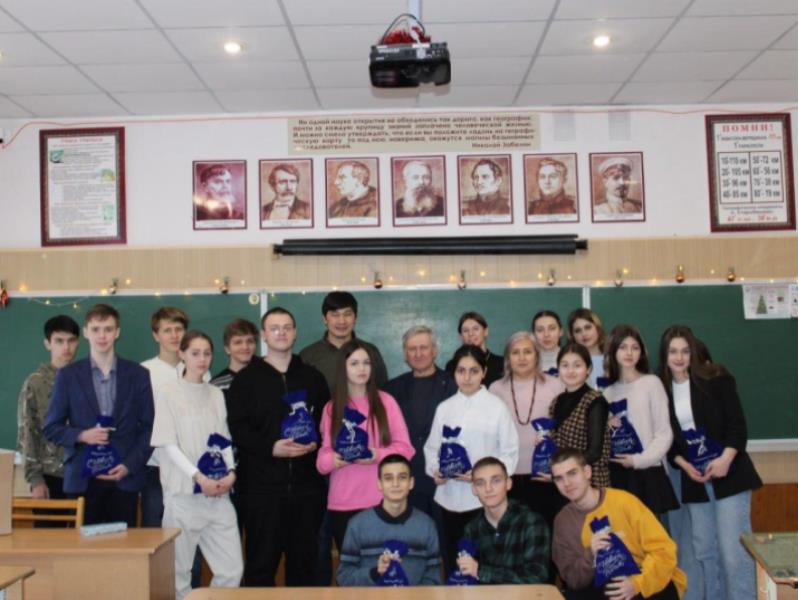 Школьники из Старобешево получили новогодние подарки от губернатора Забайкалья .