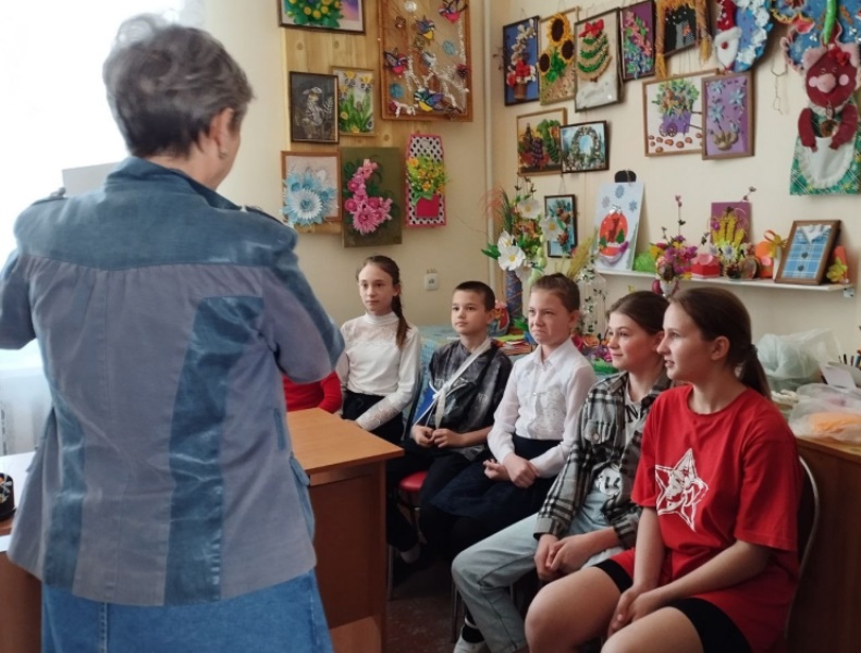 В городе Комсомольское состоялась познавательная беседа о правах ребенка.