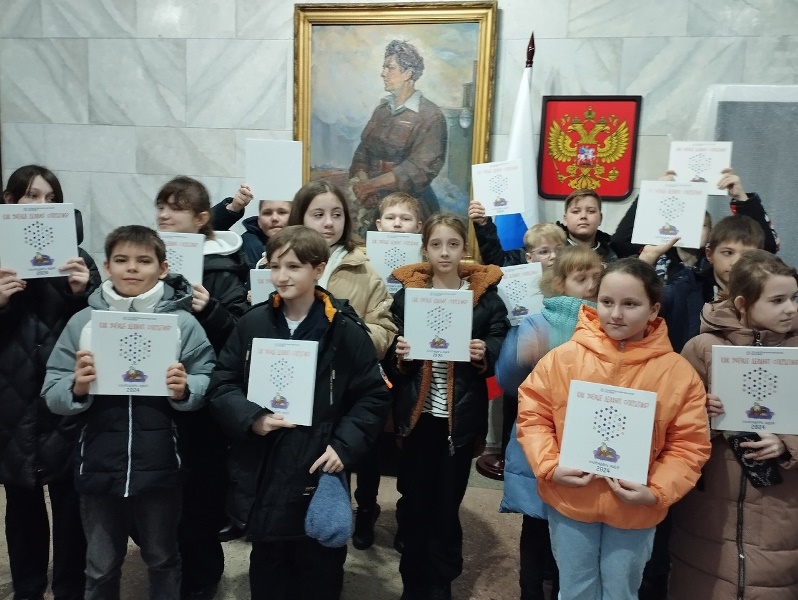 Ученики Старобешевской школы № 1 посетили музей П. Н. Ангелиной.