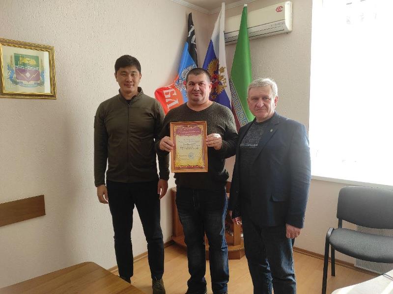 Работников учреждений допобразования и культуры Старобешевского района наградили за вклад в развитие территории.