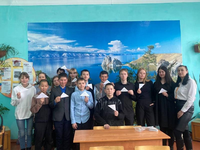 Ученики бурятской школы отправили письма сверстникам Старобешевского округа.
