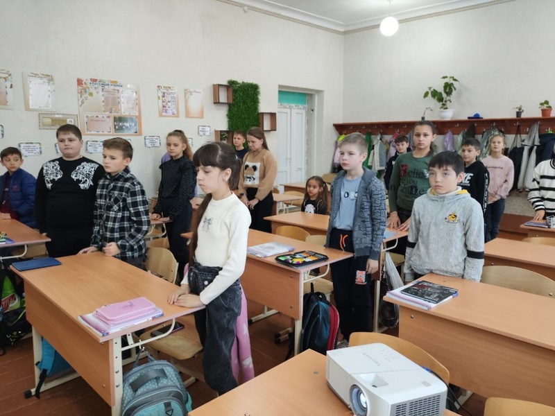 В школах Старобешевского муниципального округа прошли внеурочные занятия «Разговоры о важном. Единство народов России».