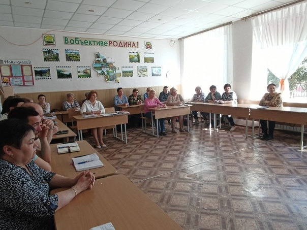 В Старобешевской школе № 1 прошел круглый стол для педагогов «Азбука правовой культуры».