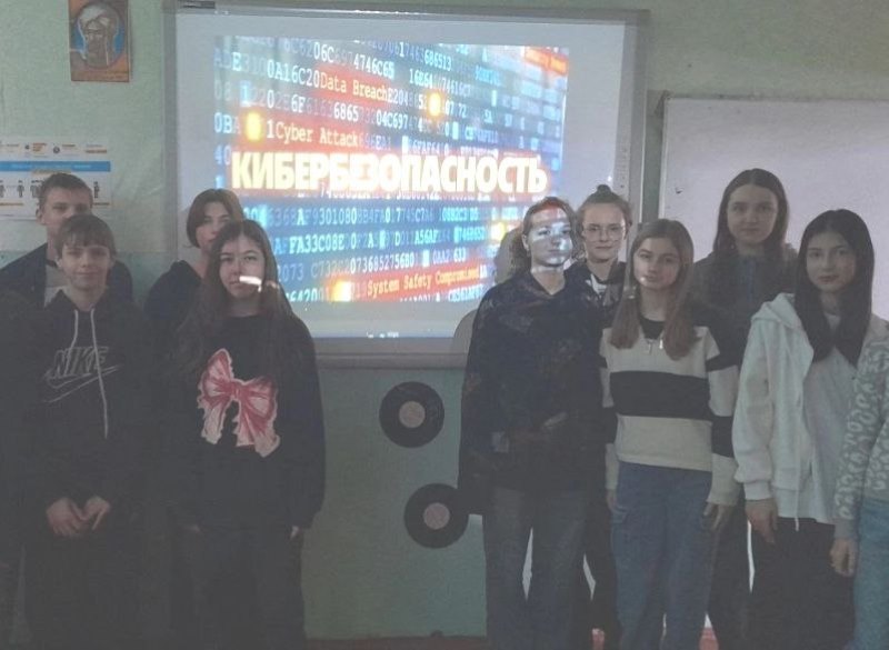 В школах Старобешевского муниципального округа прошли единые уроки «День безопасного интернета».