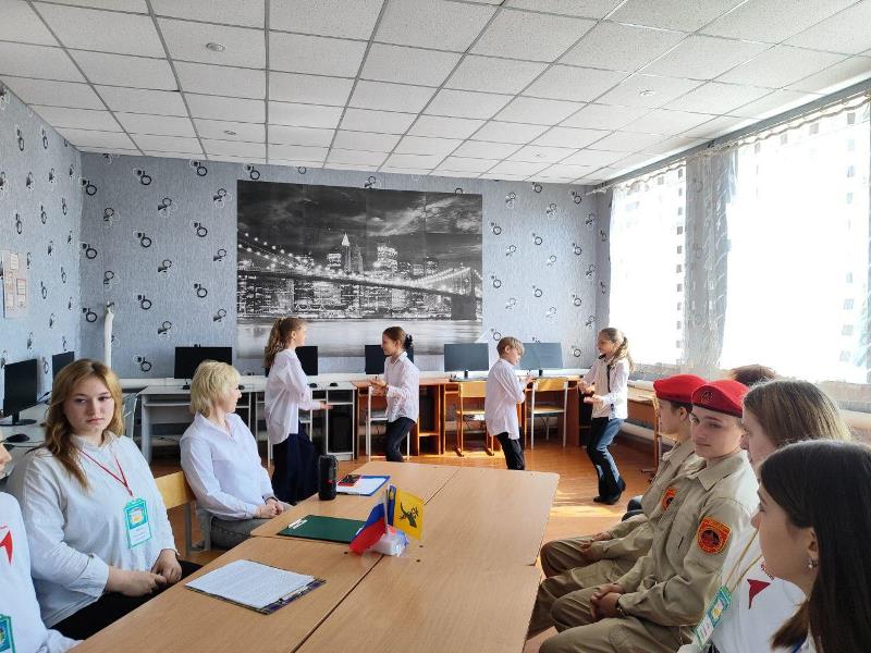 Гимназия из Улан-Удэ и школа Старобешевского округа организовали онлайн-встречу .