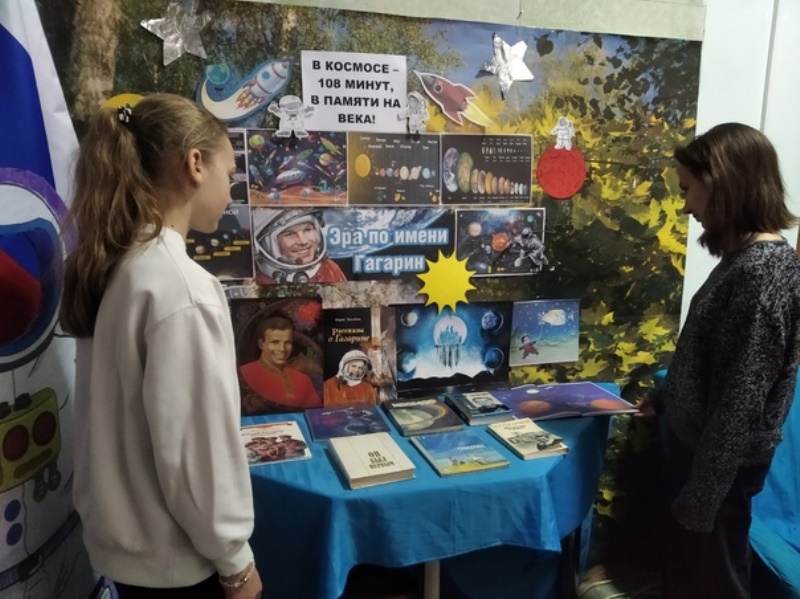 В Старобешево открылась книжная экспозиция.