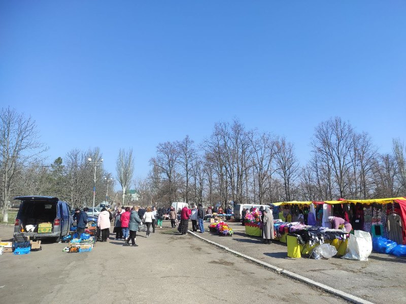 В поселке Старобешево прошла универсальная ярмарка.